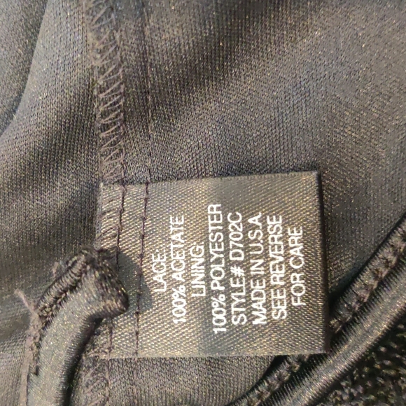 Arden B-Classy LaceDress - Picture 6 of 7